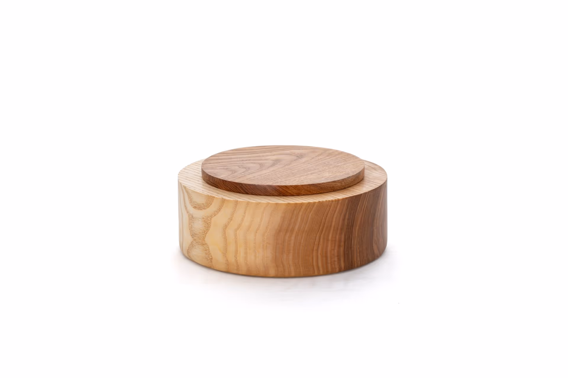 Bleached ash lidded jar with walnut lid by Anonymia