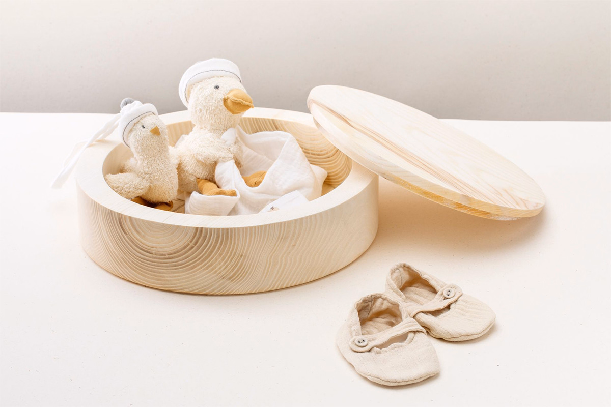 Bleached ash Swits wooden piece, Anonymia