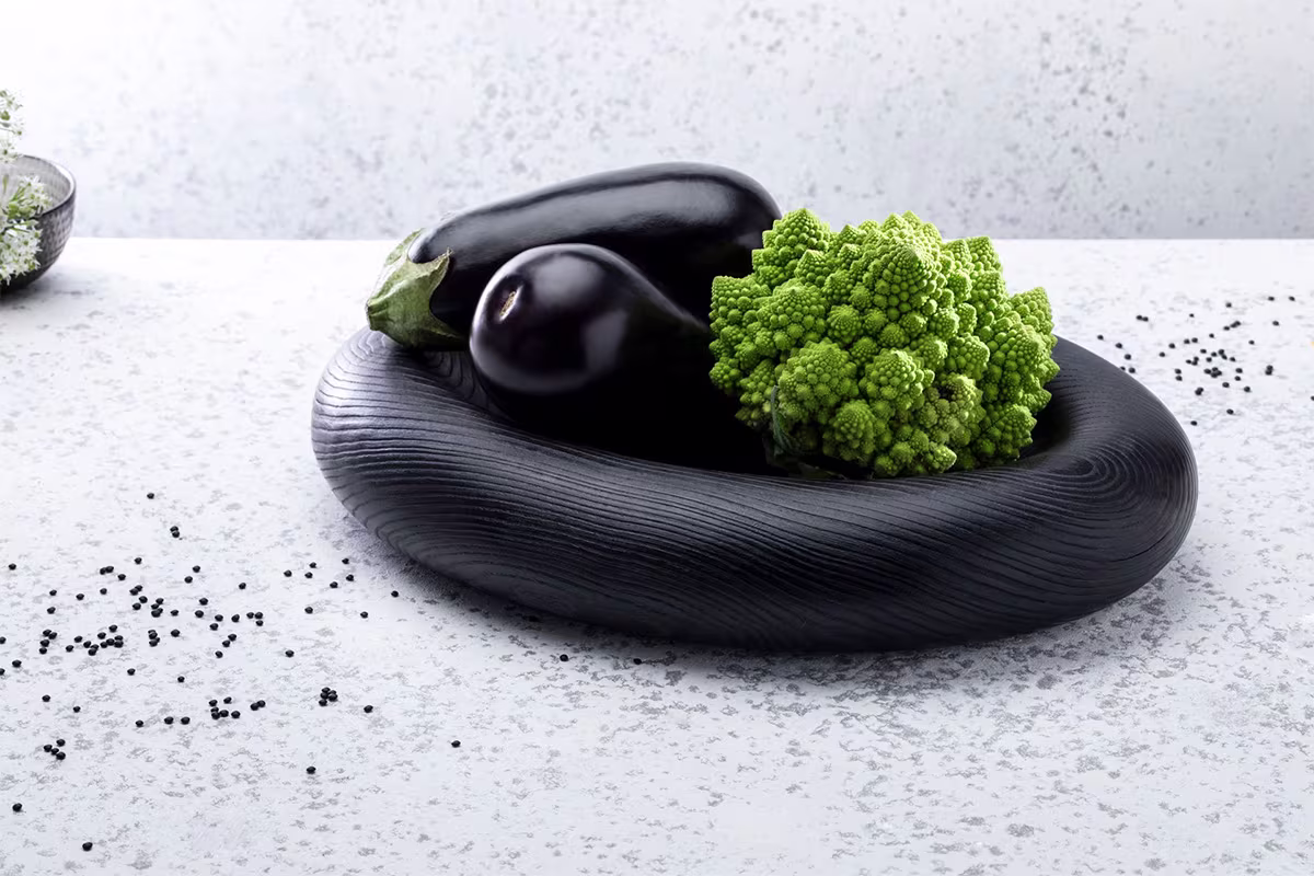 Clong in yakisugi: oval ring bowl with aubergines and romanesco