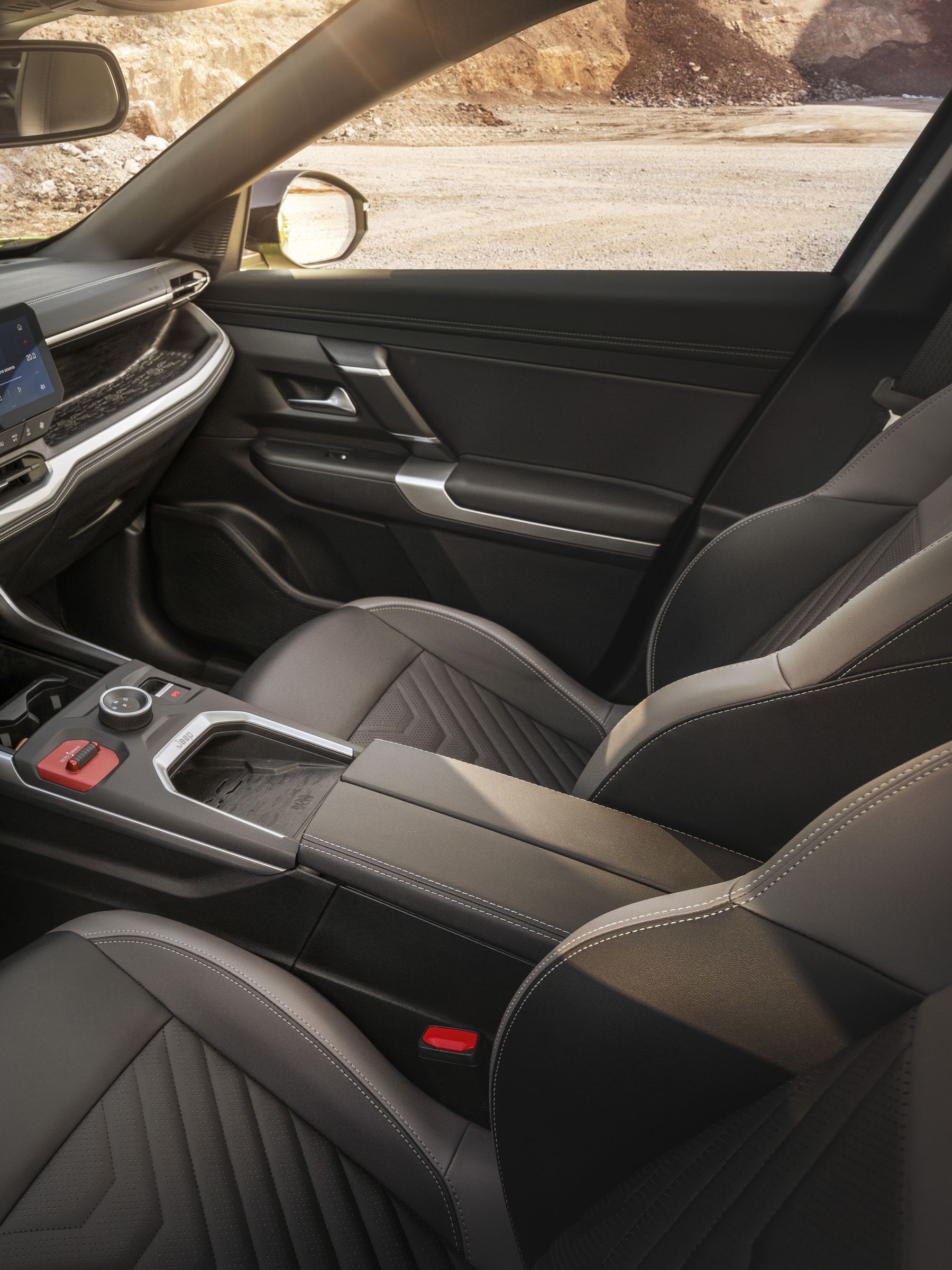 Mittelkonsole mit Selec-Terrain-Drehregler und Sitze des neuen Jeep Compass