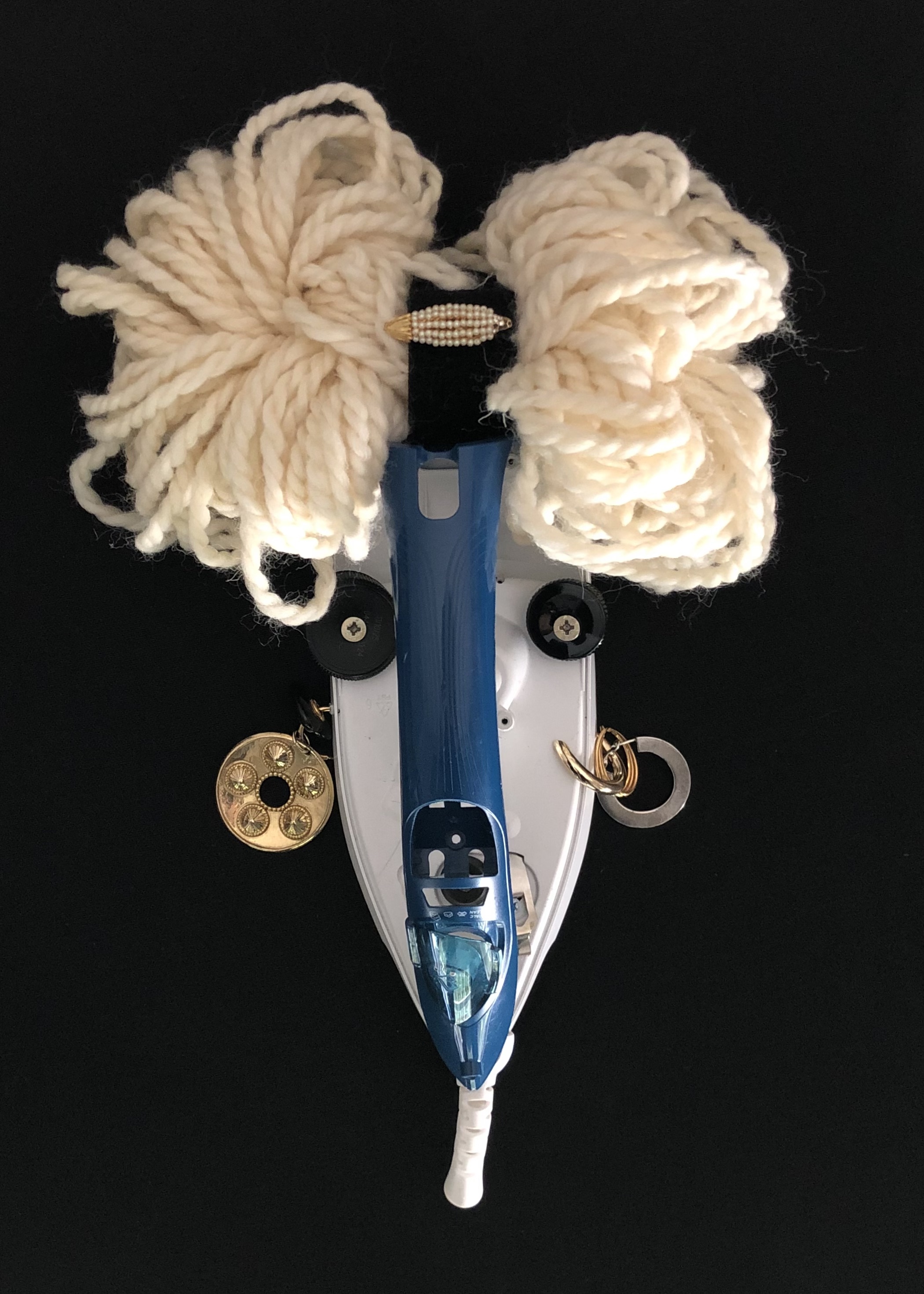 2024 Lengh 22.5 cm Width 11.5 cm  Depth 7 cm Weight 600g