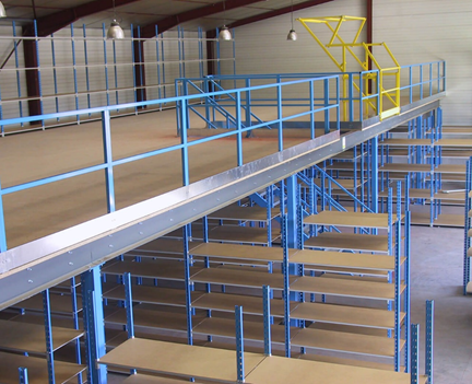 Plateforme métallique sur mesure utilisée dans un environnement industriel complexe