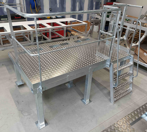 Passerelle métallique Oseteam alliant sécurité, ergonomie et résistance mécanique