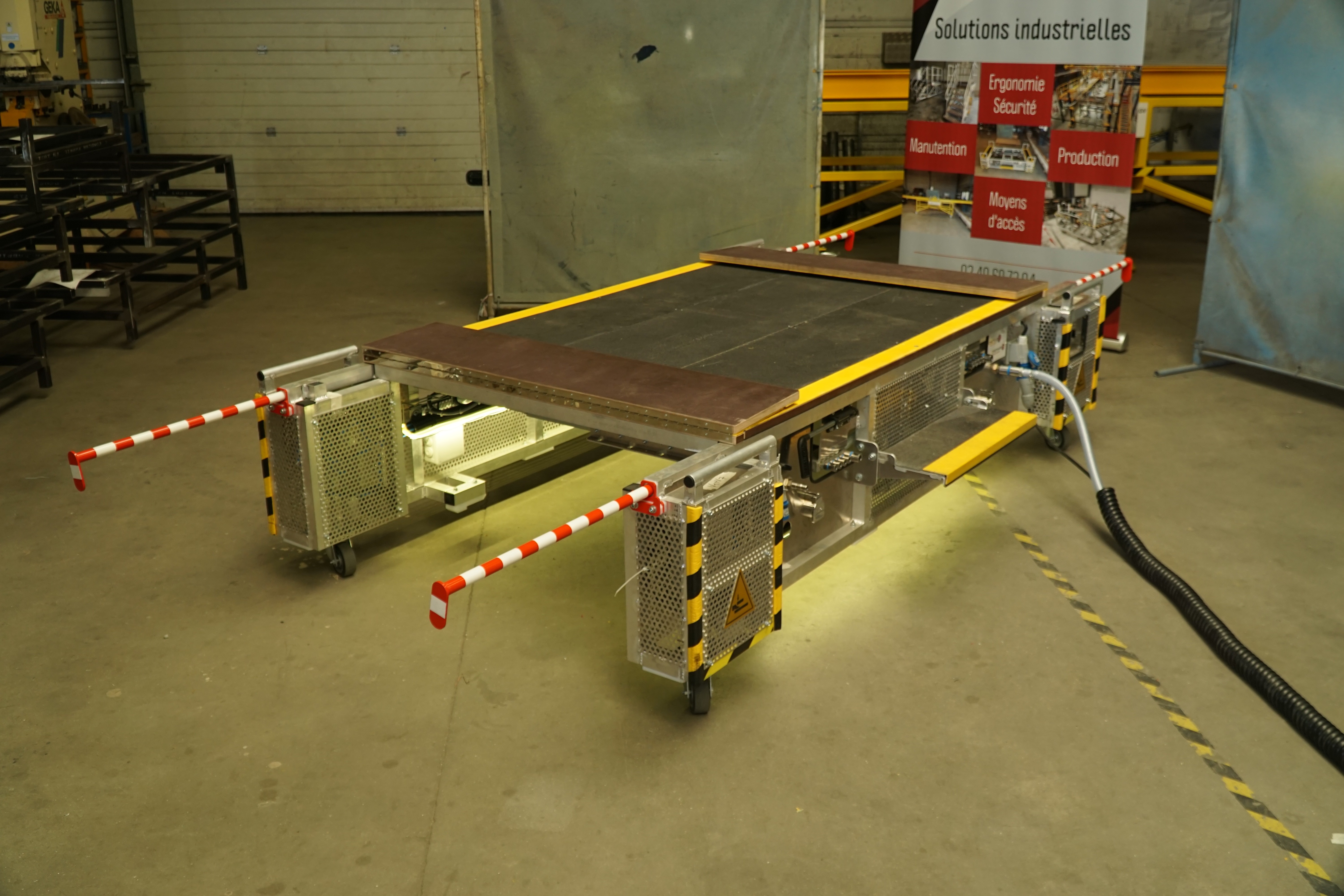 Outillage à levée pneumatique sur mesure pour opérations d’assemblage industriel automatisé