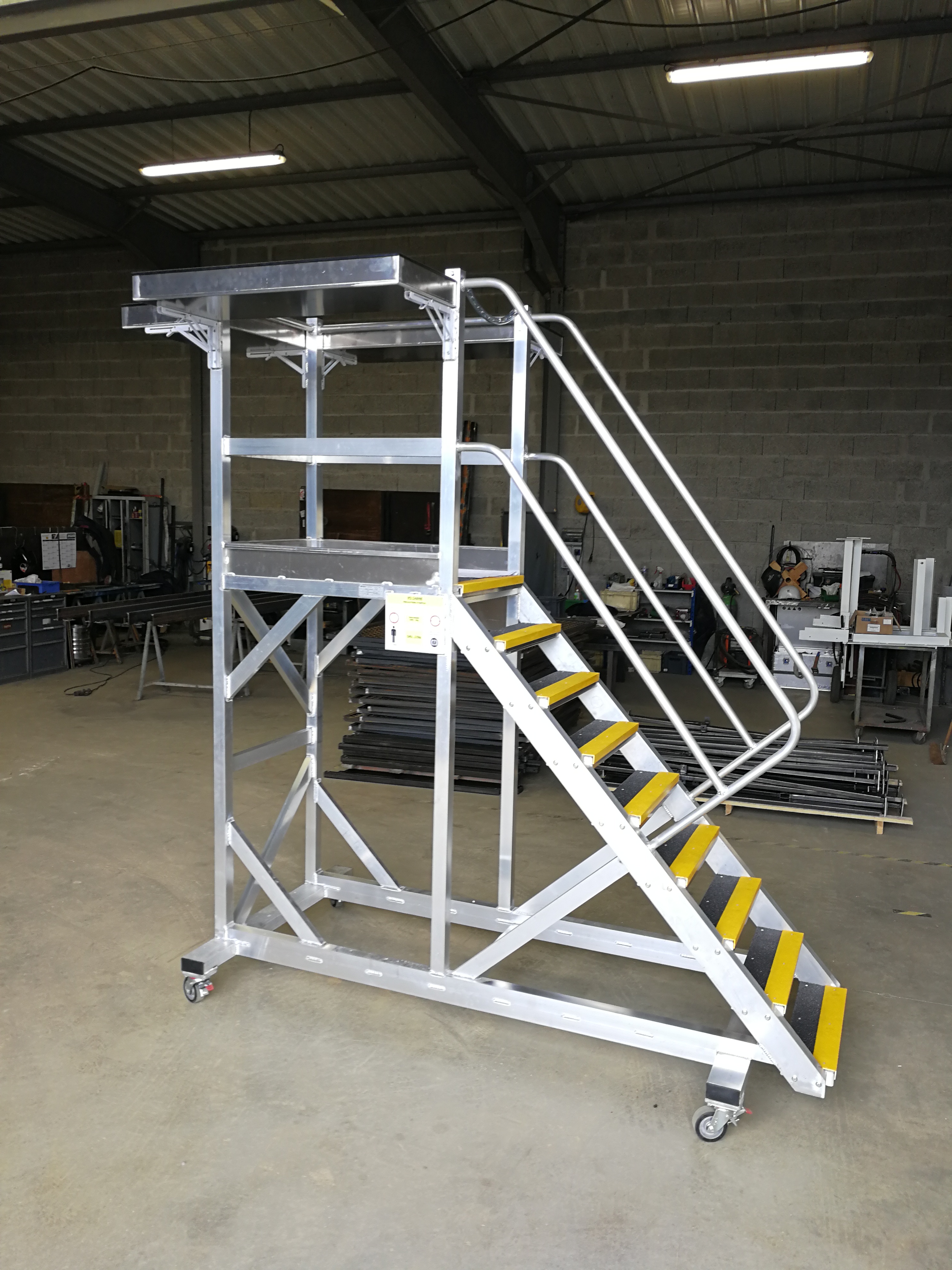 Plateforme individuelle roulante légère (PIRL) sur mesure pour accès sécurisé en industrie