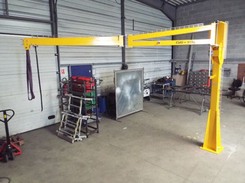 Potence industrielle sur mesure pour levage et manutention de charges en environnement industriel