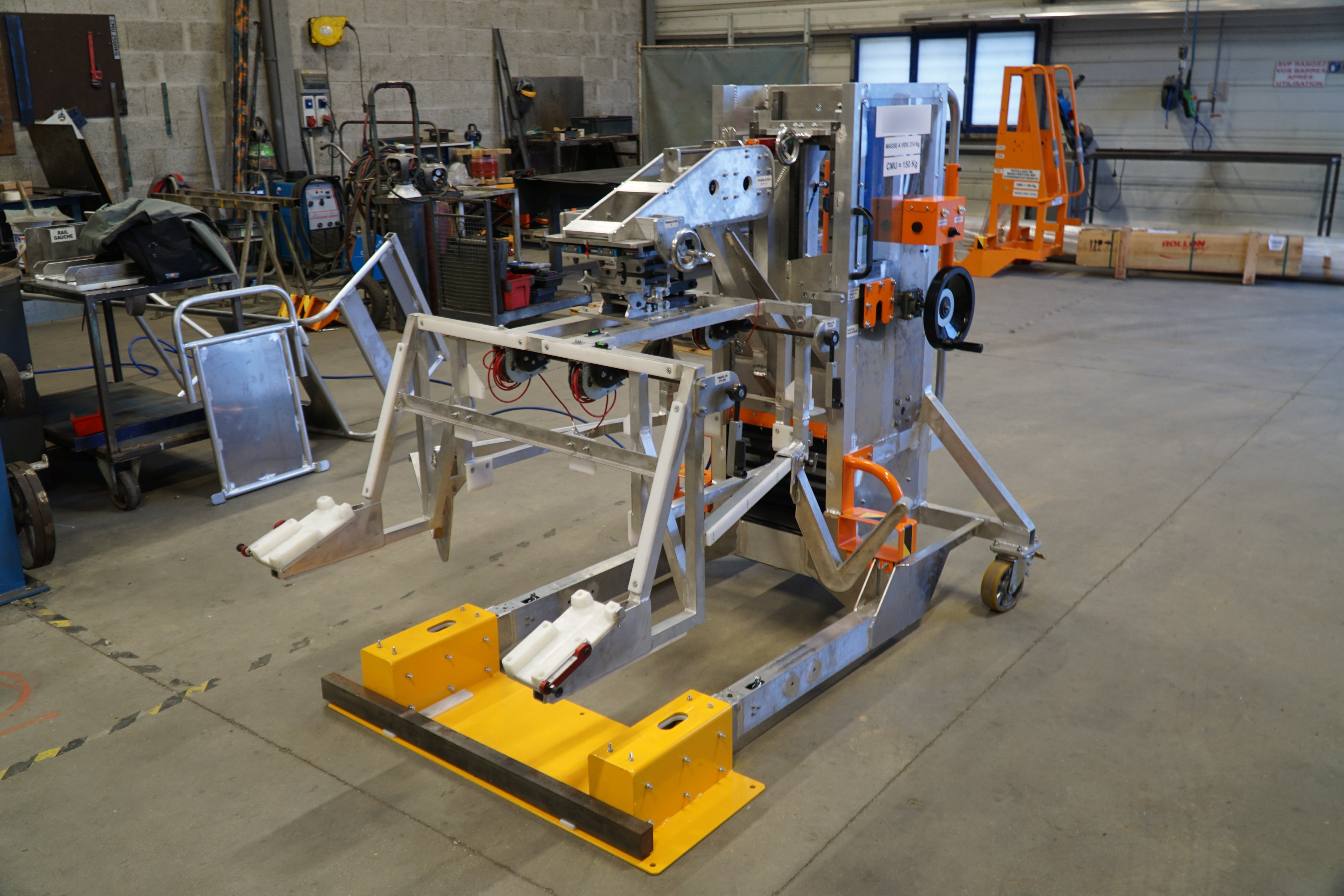 Chariot industriel à levage pneumatique, conçu sur mesure pour le transport de pièces lourdes