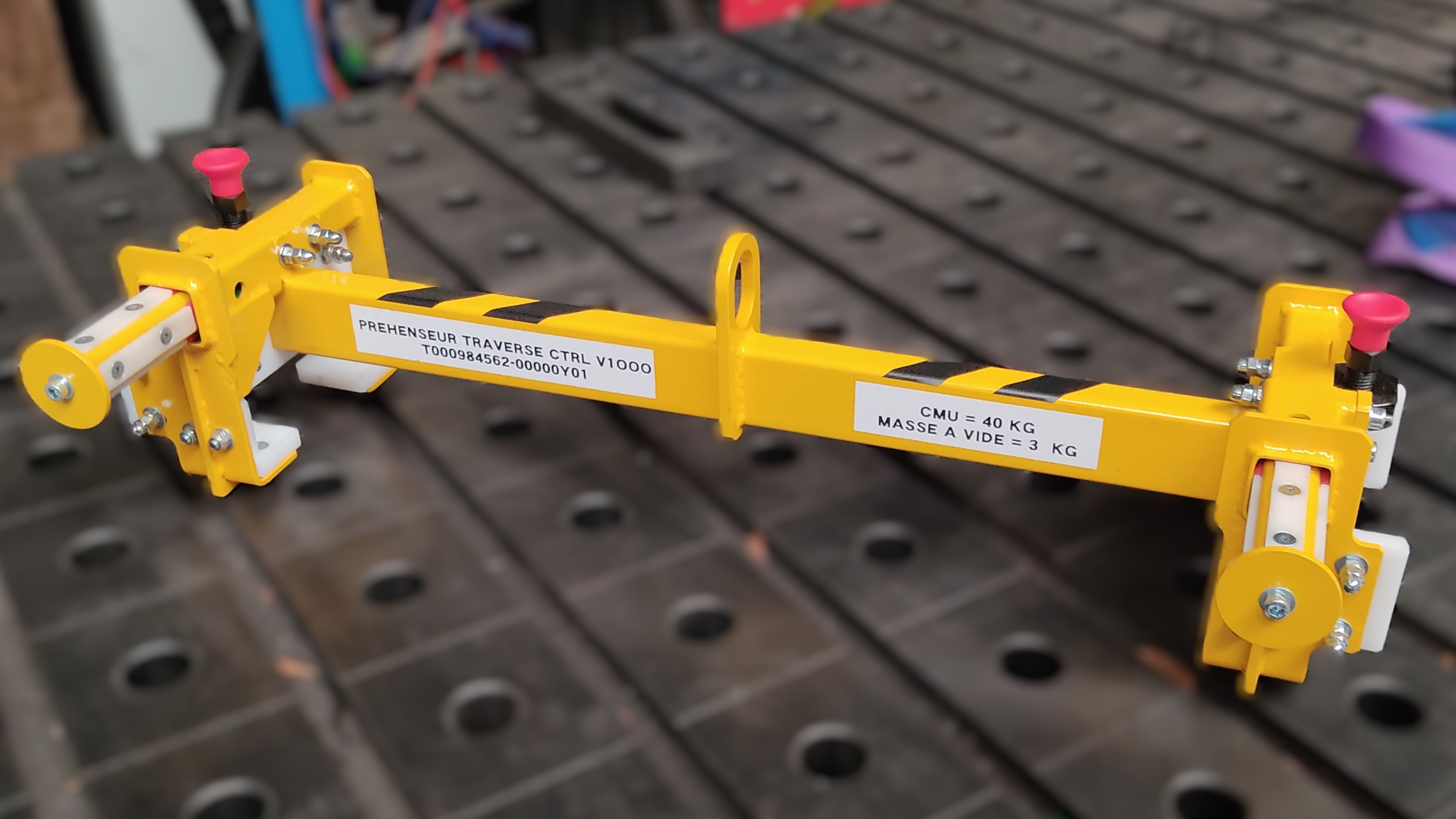 Palonnier à pince sur mesure, conçu pour le montage et la manutention de pièces d’avion sensibles