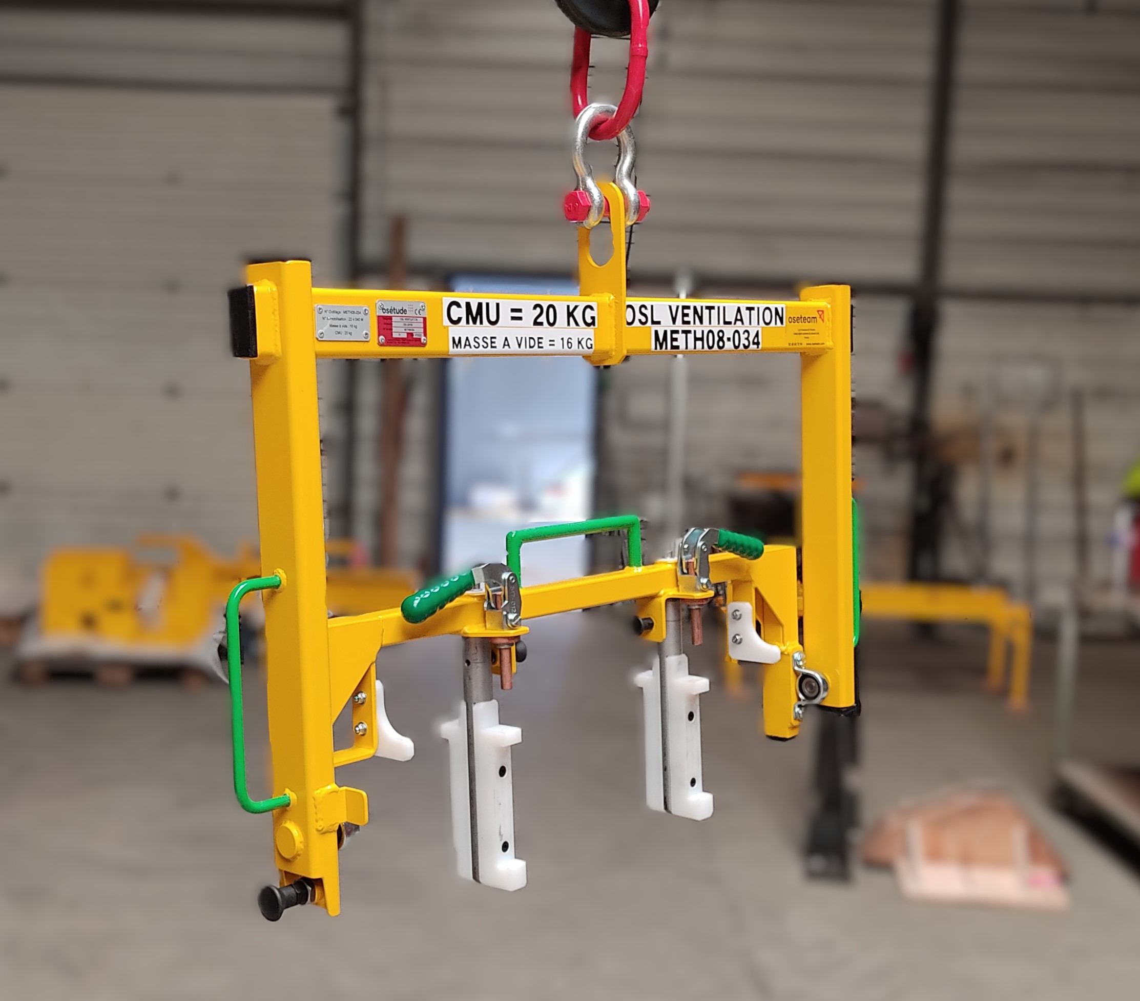 Palonnier de levage adapté aux chariots élévateurs, conçu sur mesure pour manipulation de pièces lourdes