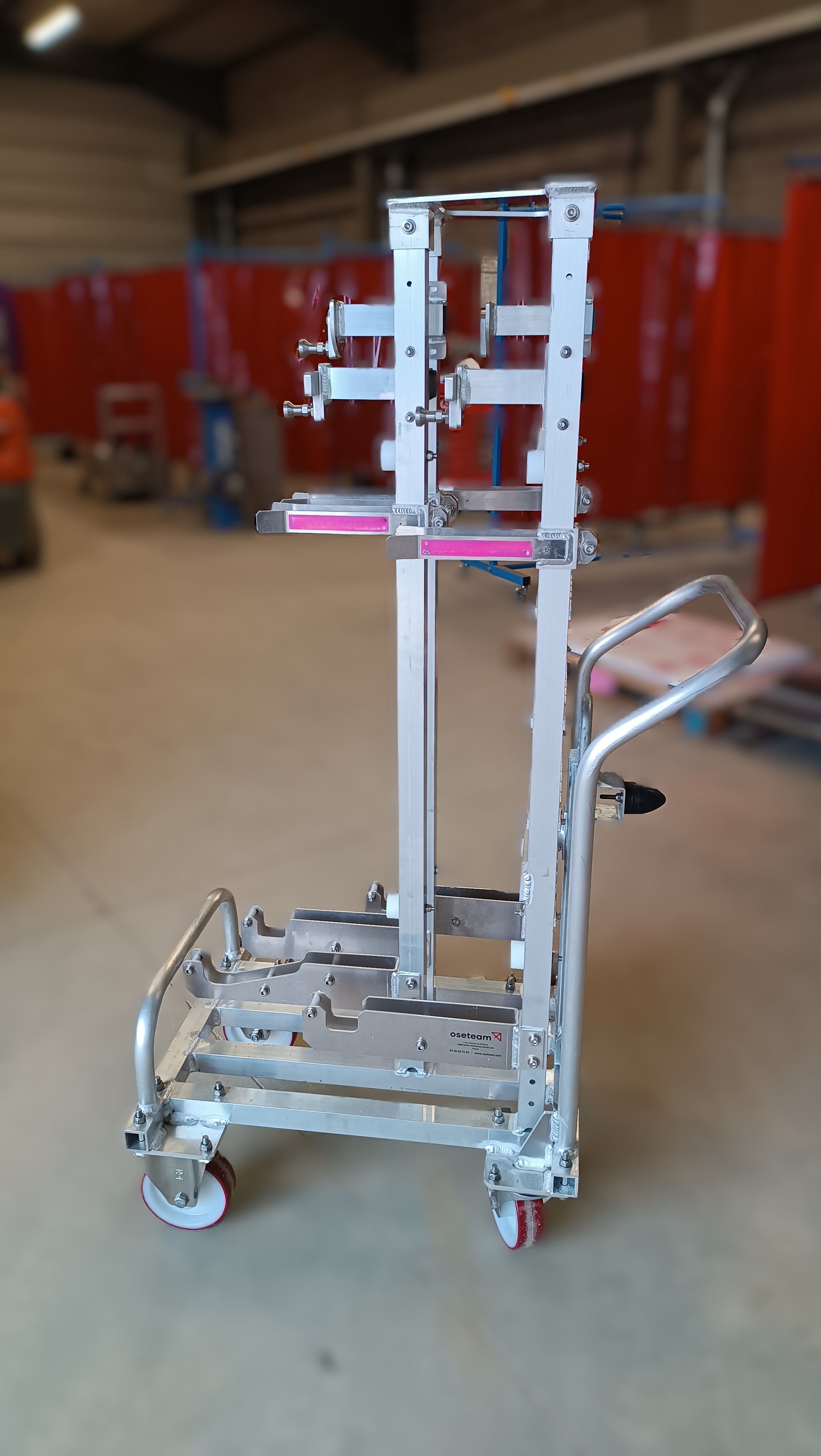 Chariot logistique sur mesure en aluminium pour transport de pièces ou sous-ensembles