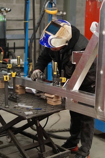 Équipement ergonomique conçu pour améliorer le confort des opérateurs en atelier