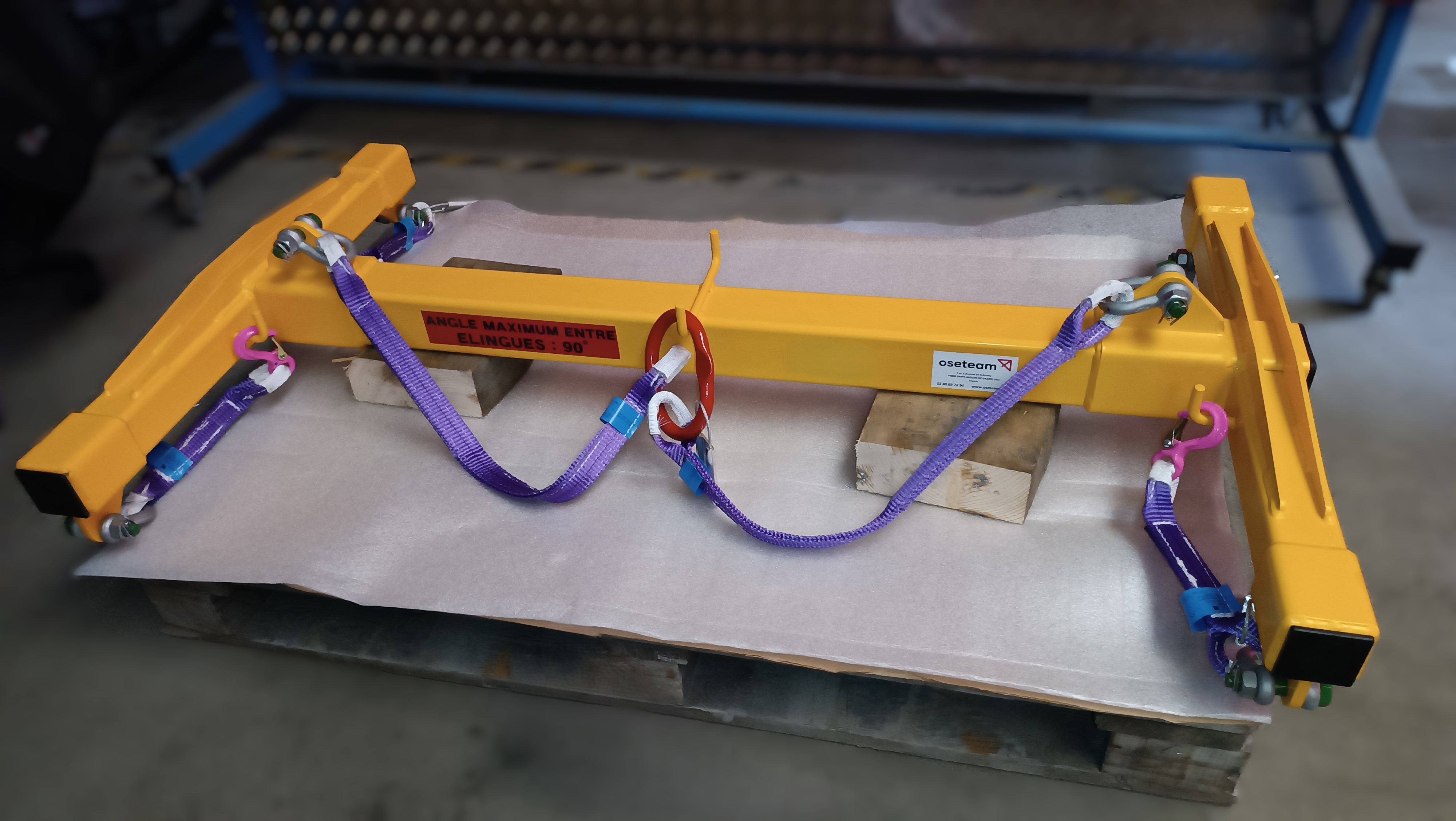 Palonnier en H réglable sur mesure pour manutention de mini-palettes aéronautiques