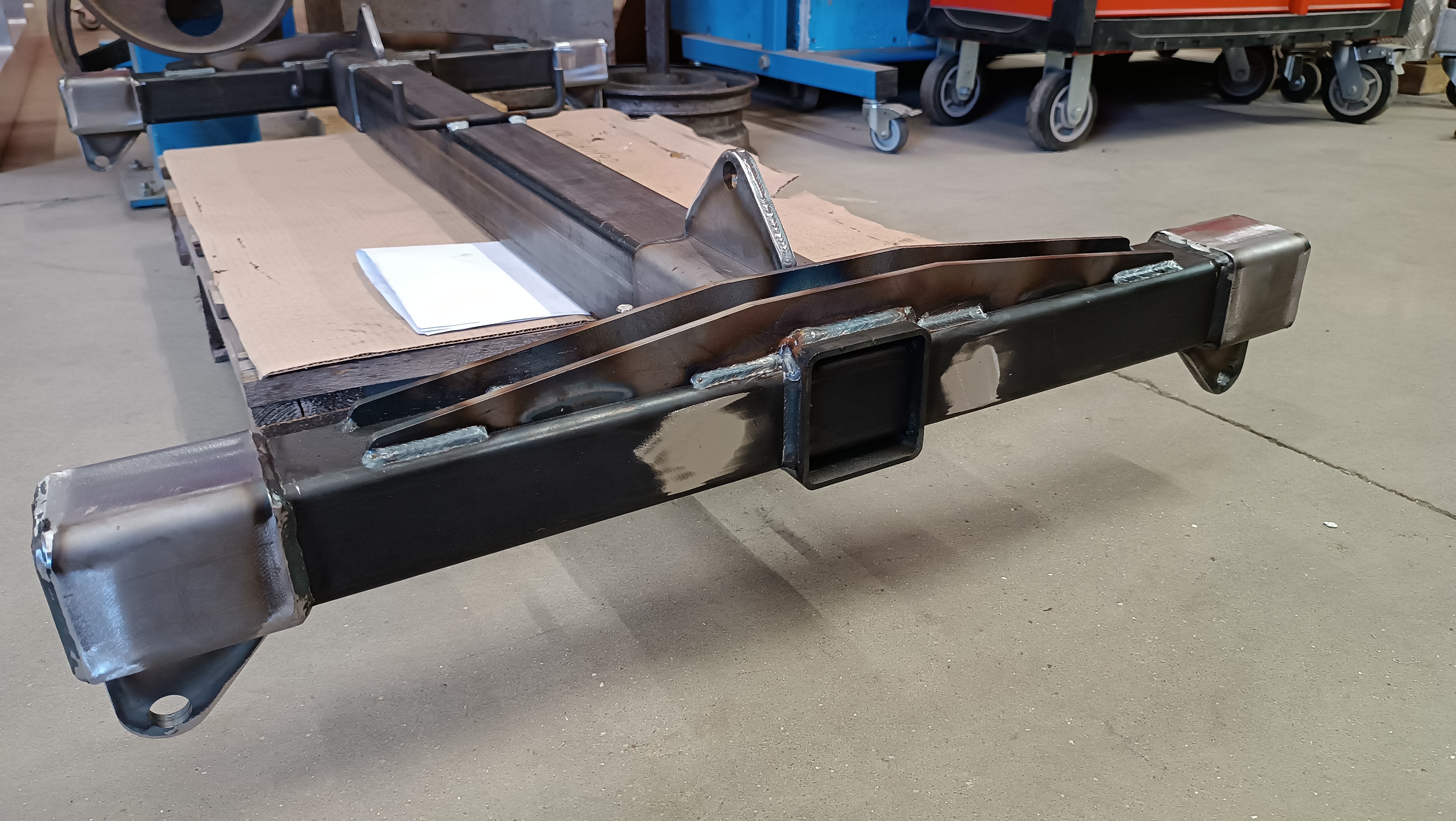 Palonnier en H réglable sur mesure pour manutention de mini-palettes aéronautiques