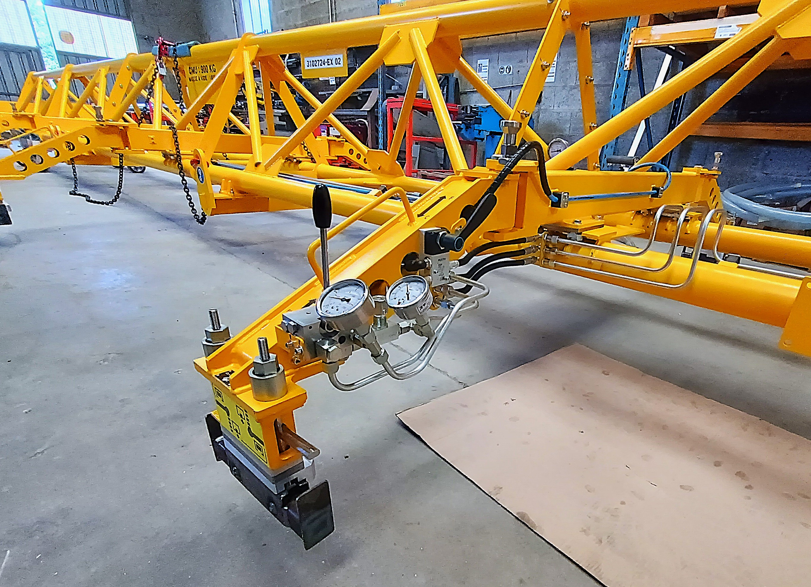 Palonnier de grandes dimensions pneumatique Oseteam en action dans un atelier industriel du 44