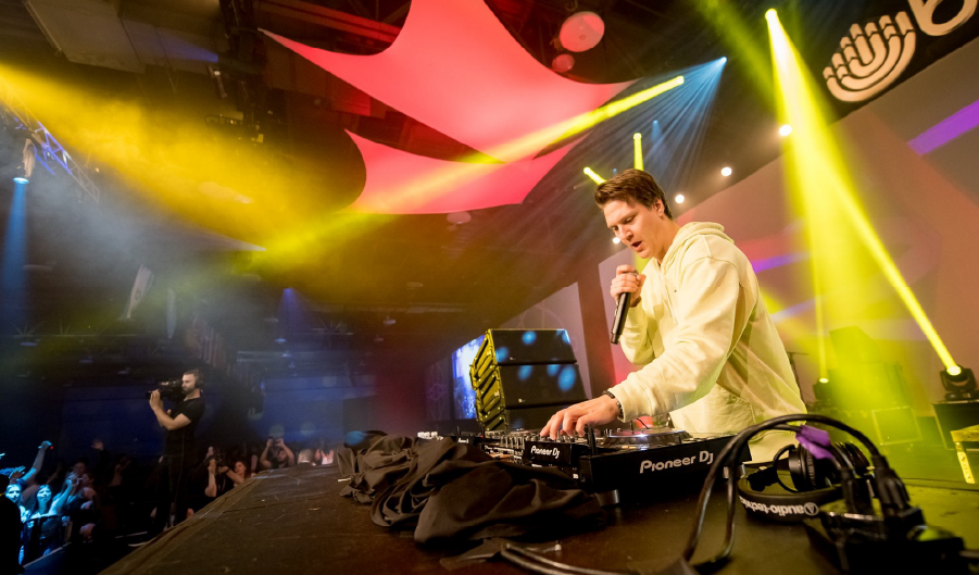 Imprint-produced entertainment and lighting design energize the BBYO International Convention
