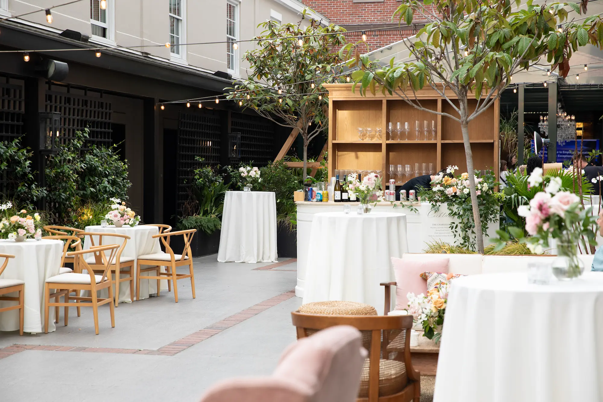 Imprint's outdoor reception design welcomes guests to Graebel's insideMOBILITY Garden Party