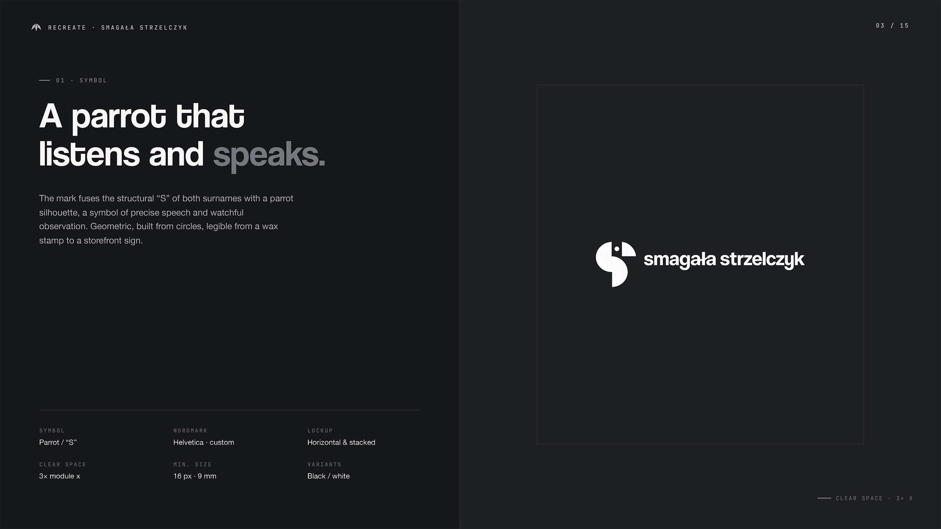 Slajd znaku Smagała Strzelczyk na ciemnoszarym tle — logo złożone z geometrycznej sylwetki papugi i wordmarku smagała strzelczyk w Helvetice; opis: znak łączy literę S z sylwetką papugi — symbol precyzyjnej mowy i czujnej obserwacji