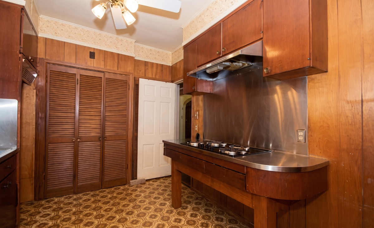 Kitchen before renovation