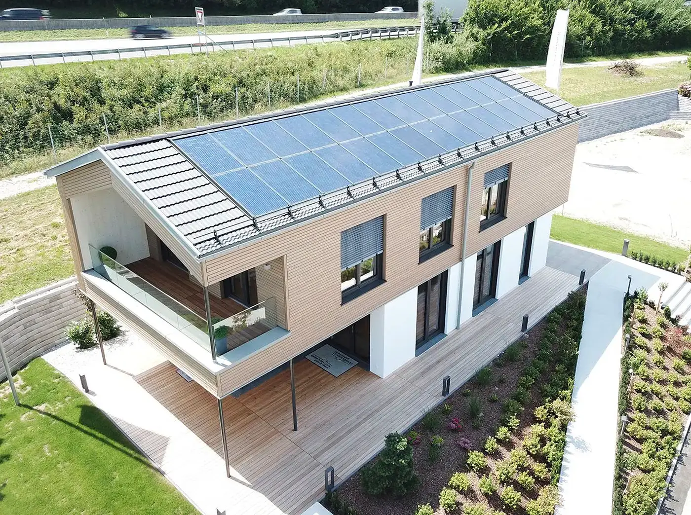 Beim Plusenergiehaus von Genböck Haus ist die PV Anlage dachintegriert.
