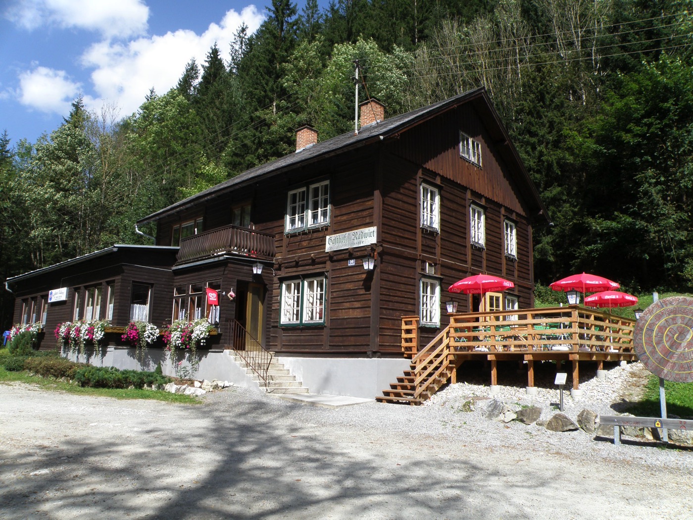 Gasthaus Radwirt, ein traditionelles Gasthaus in Sankt Barbara im Mürztal, Steiermark.