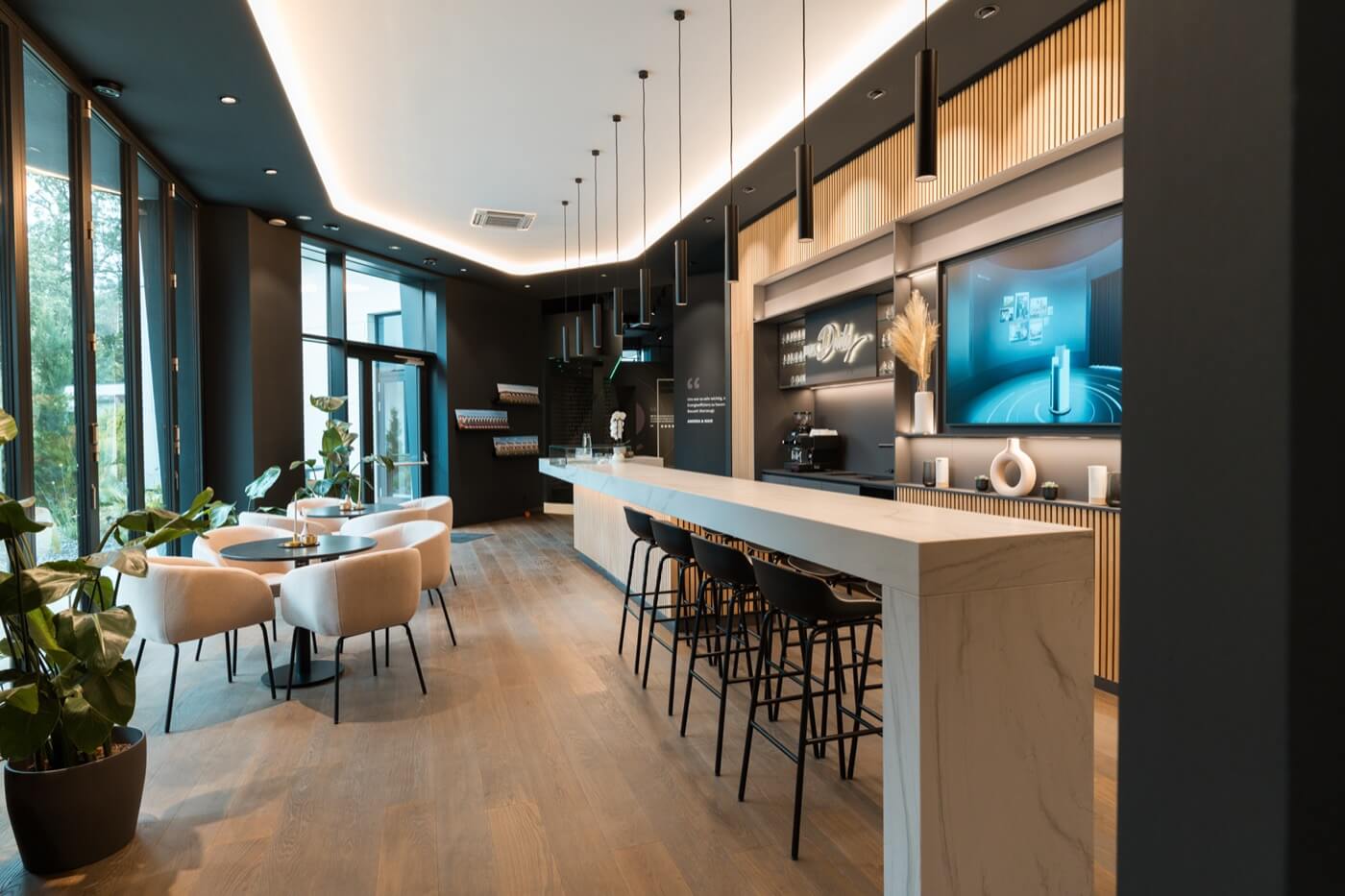 Lounge- und Barbereich innerhalb des ELK Experience Centers