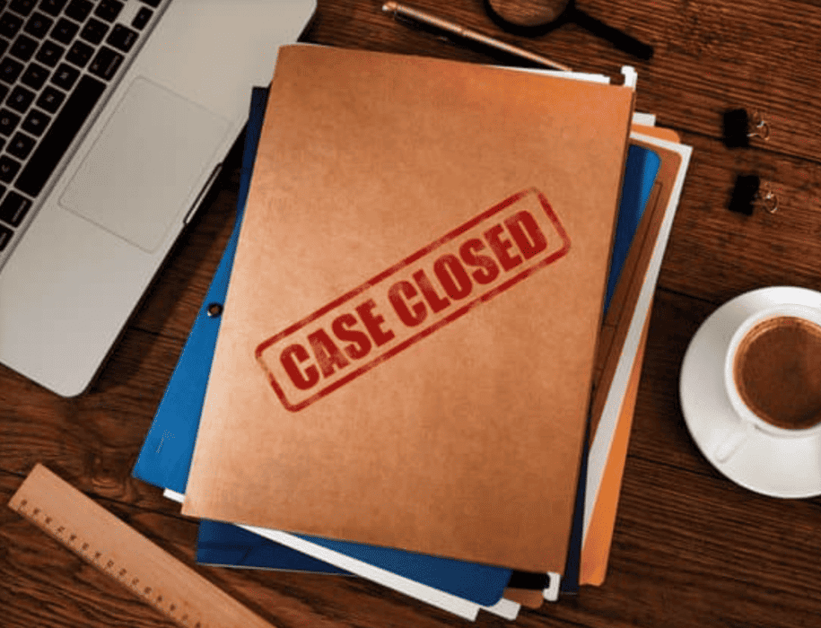 Billede af mappe med ordene "Case Cosed"