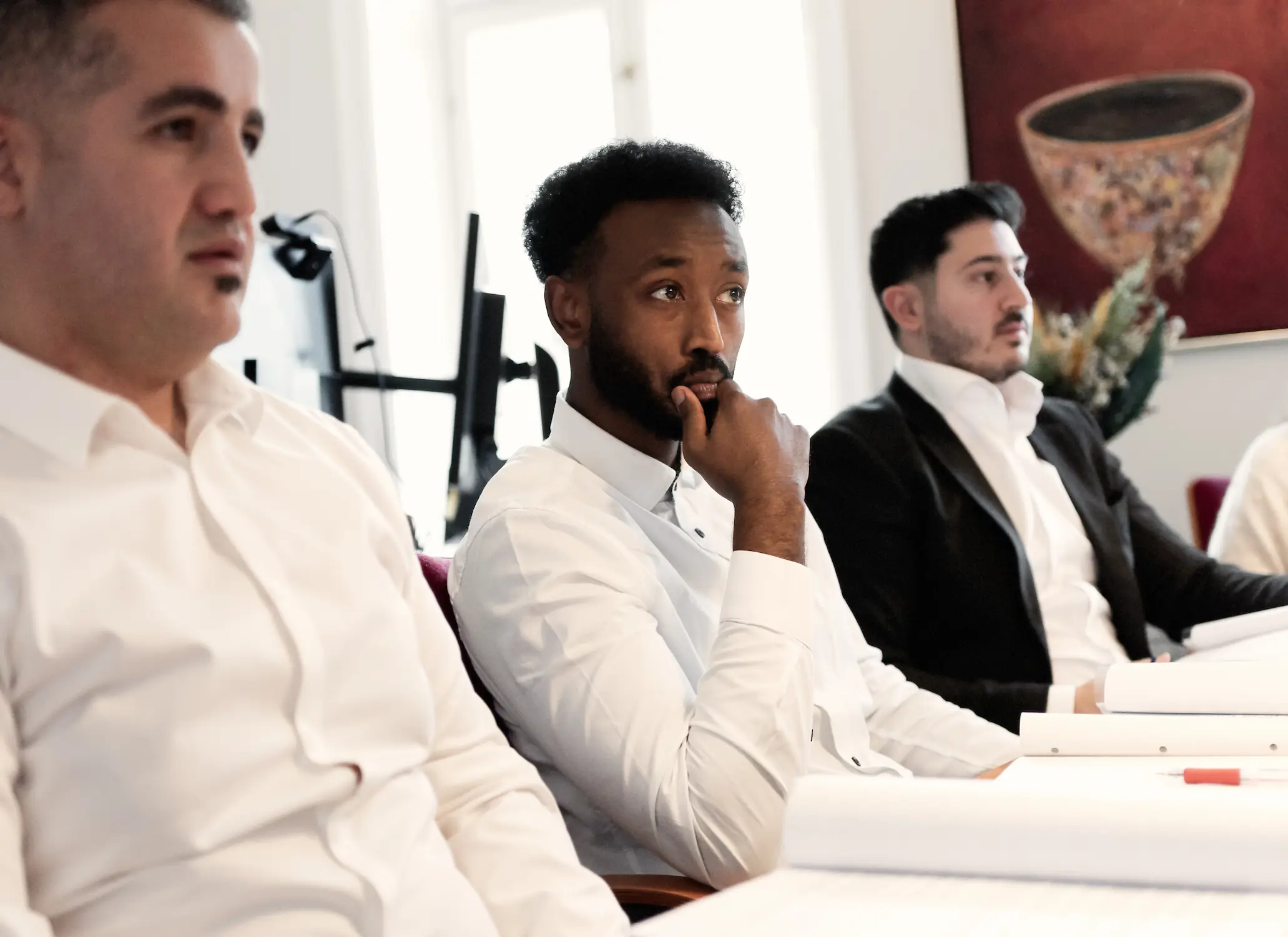 Udlejning af værelser i egen bolig: ny lov hæver skattefri bundgrænse til mindst 24.000 kr., og gennemgang af skematiske regler vs. fradrag for faktiske udgifter (virkning fra indkomståret 2002).