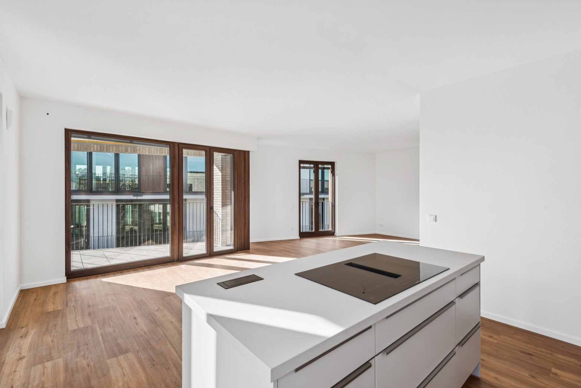 Kochinsel im Wohnraum im Neubauquartier Deiker Höfe in Düsseldorf Stockum