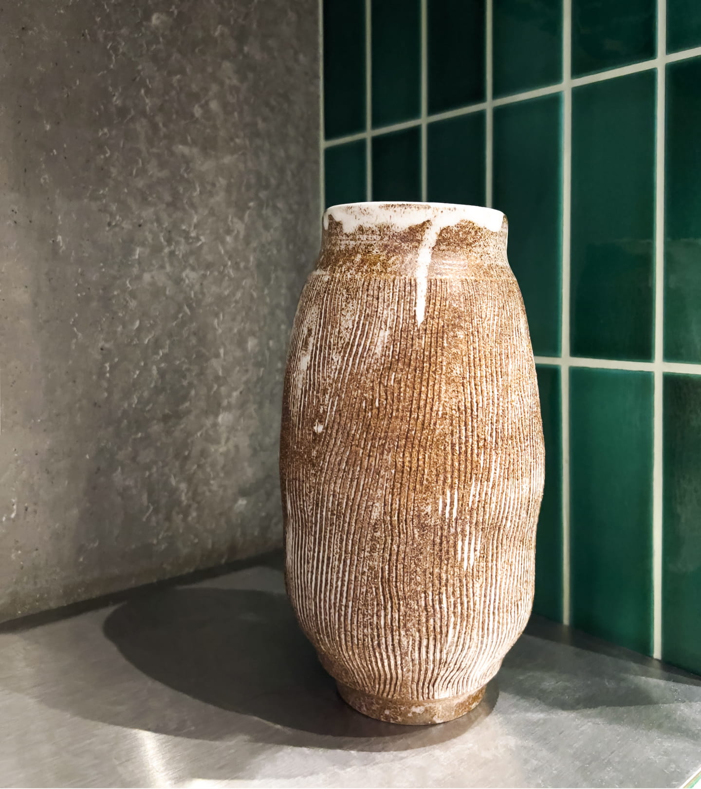 Women UGG® classic mini ii boots, black