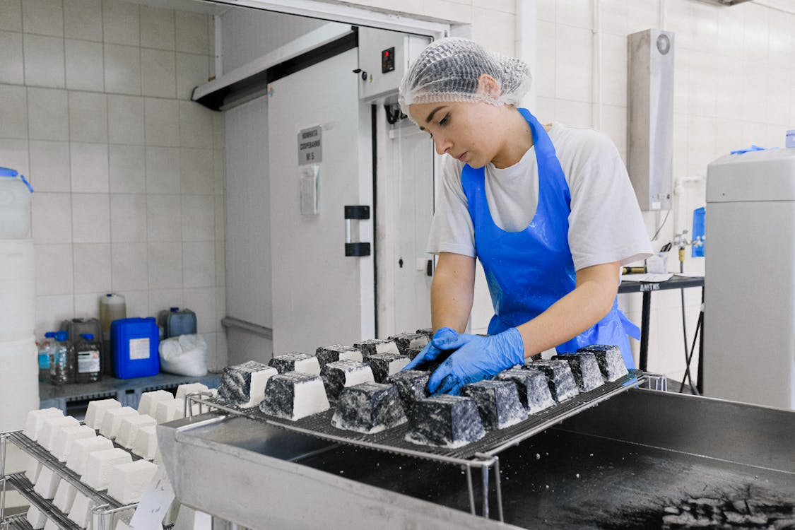 clean kitchen staff