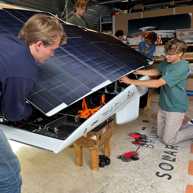 inepro R&D team and the Delft Solar Team