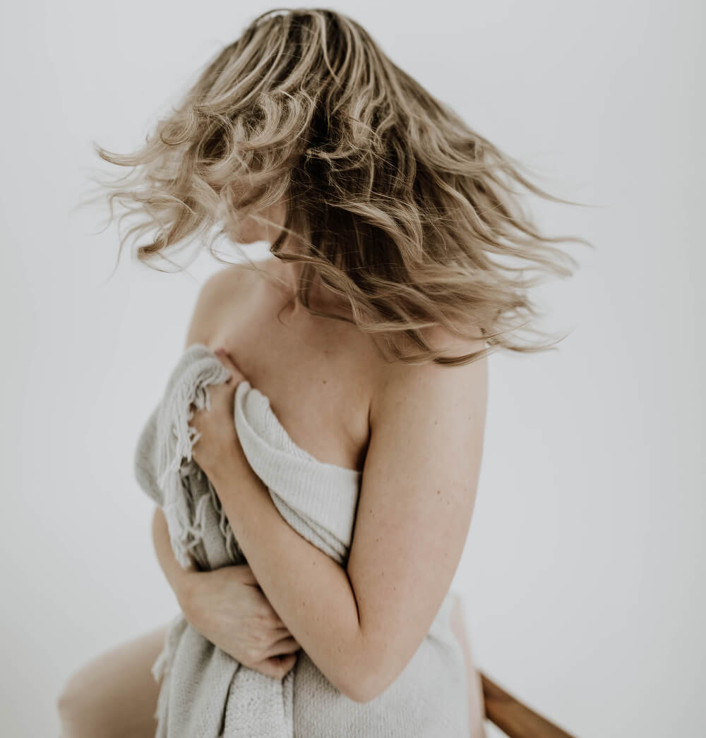 15 Confident Boudoir Pose Ideas for Every Body Type