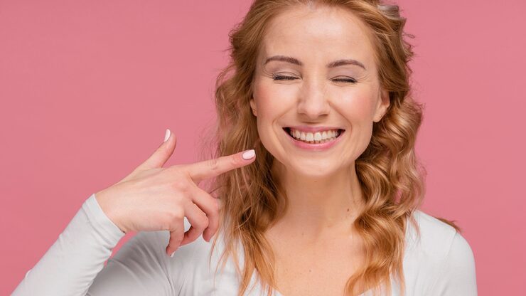 mujer sonriendo