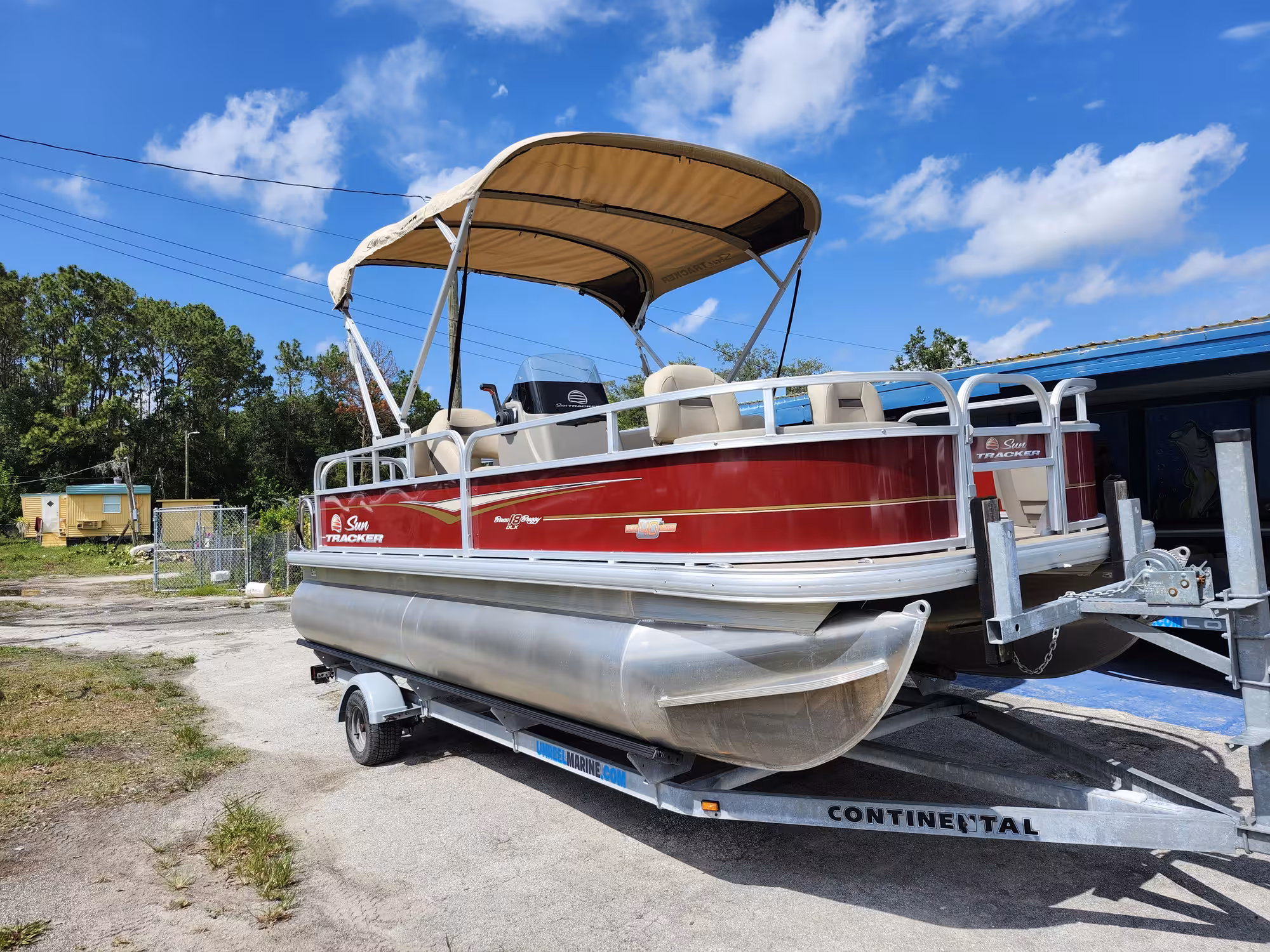 Bass Buggy 18 DLX