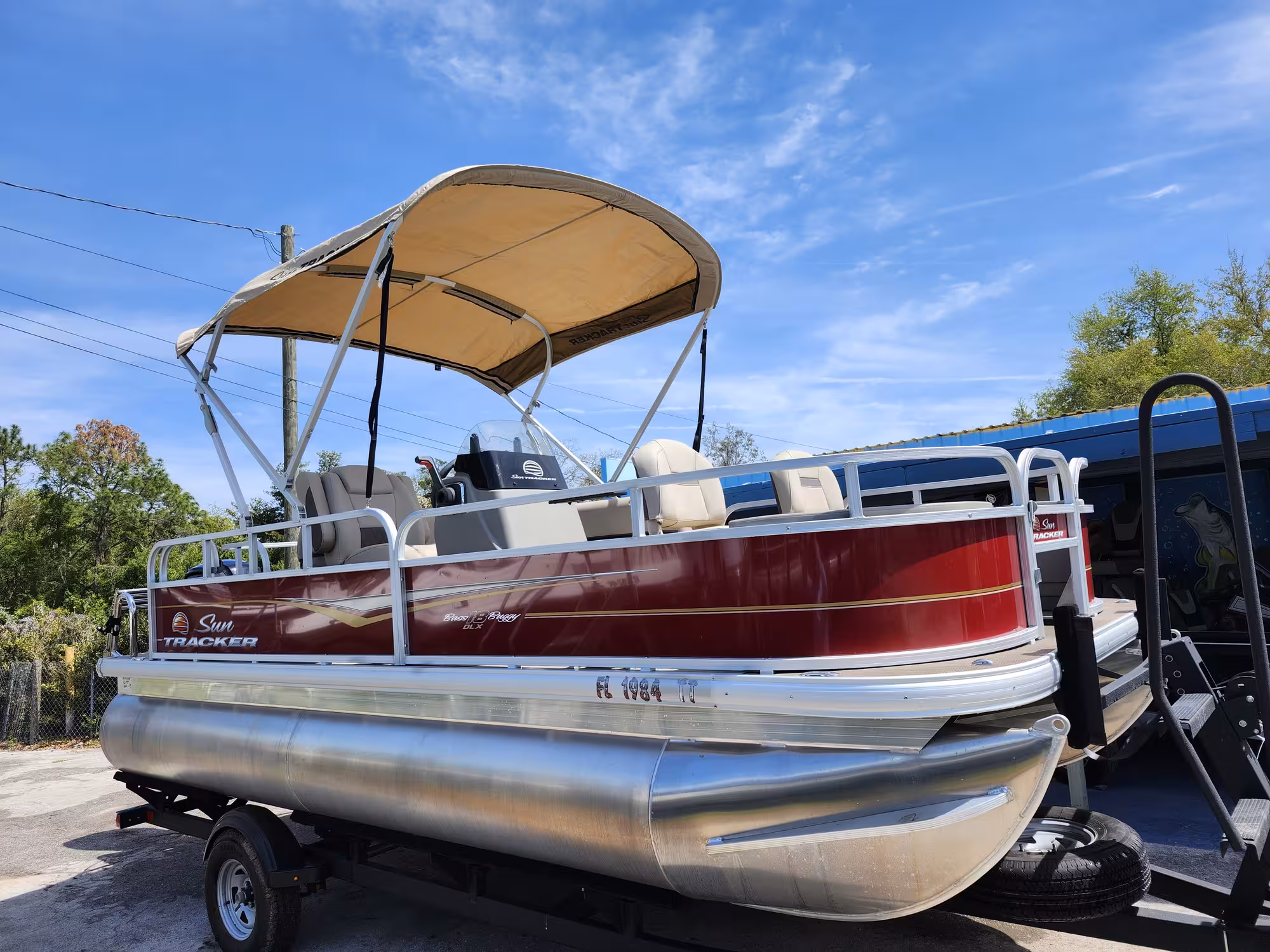 Bass Buggy 18 DLX