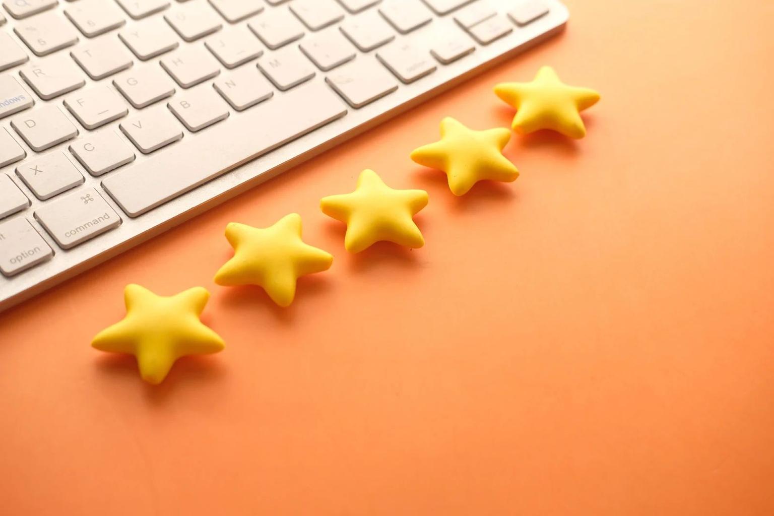 Practical reply rules for contractors: thank fans, acknowledge issues, move complaints offline, and respond within 24–48 hours.
