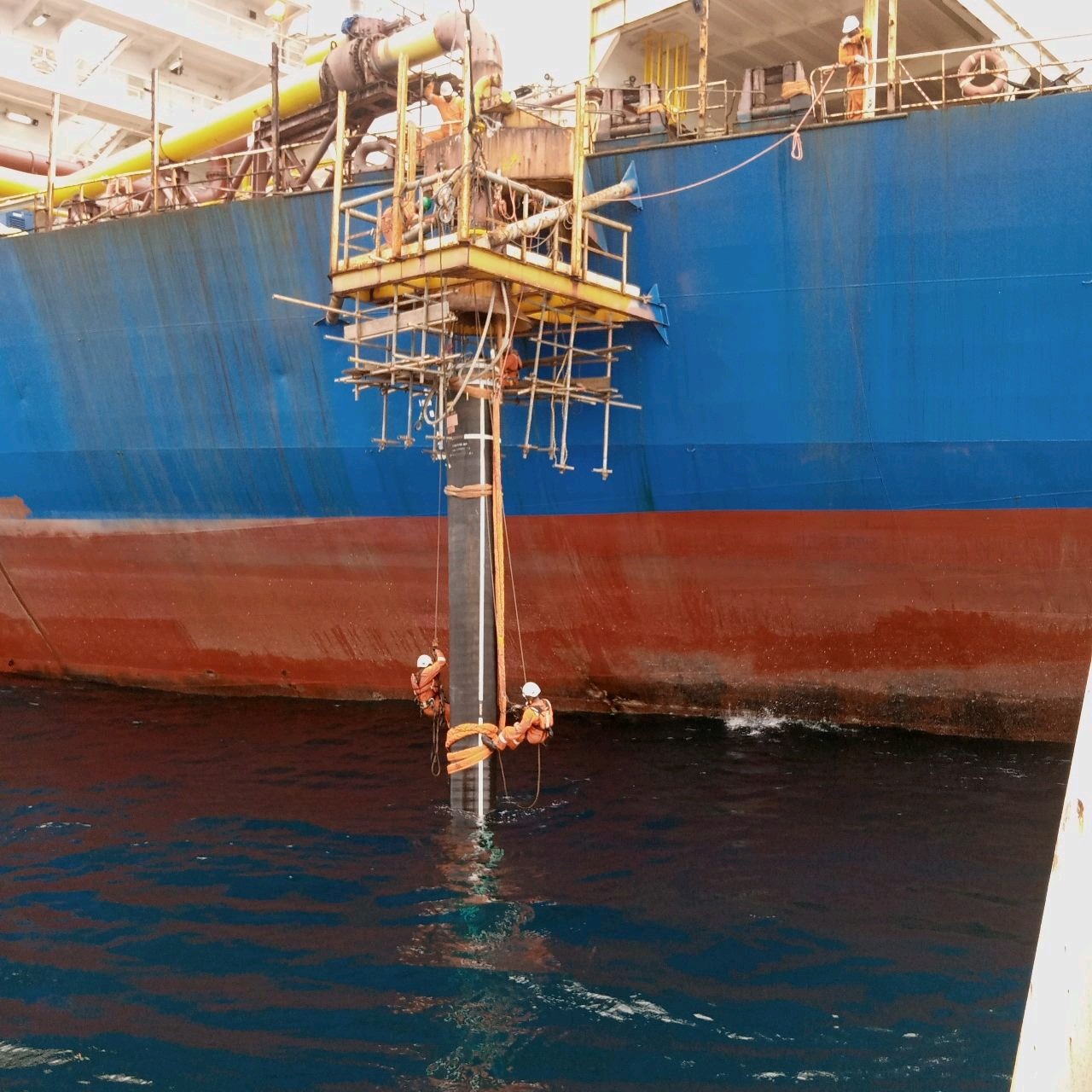 Flexible pipe installation