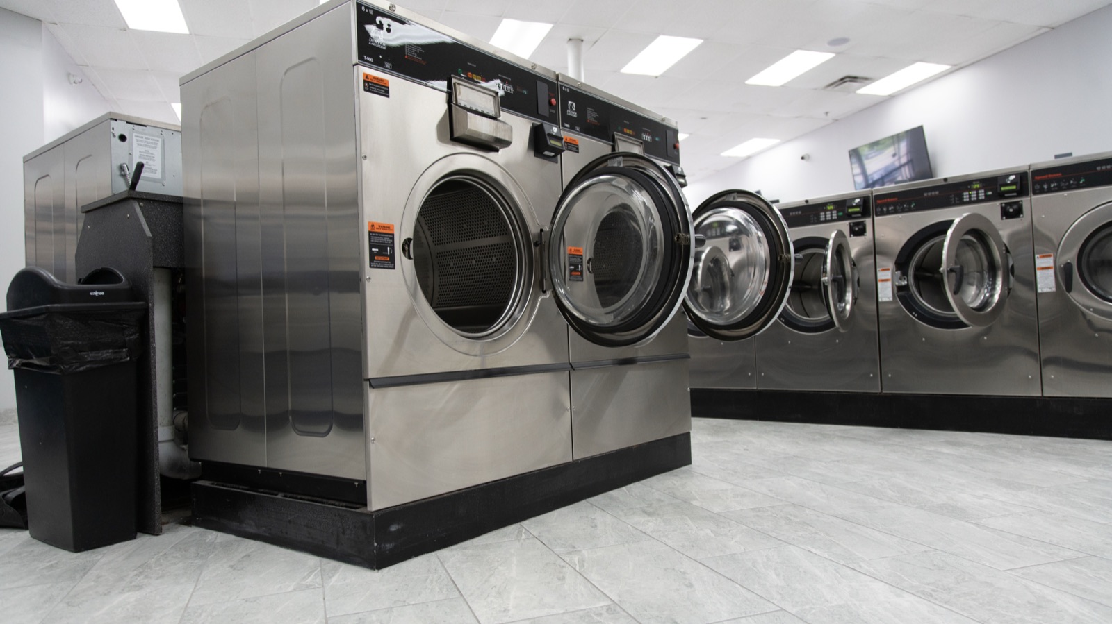 Large commercial washers that handle comforters and bedding