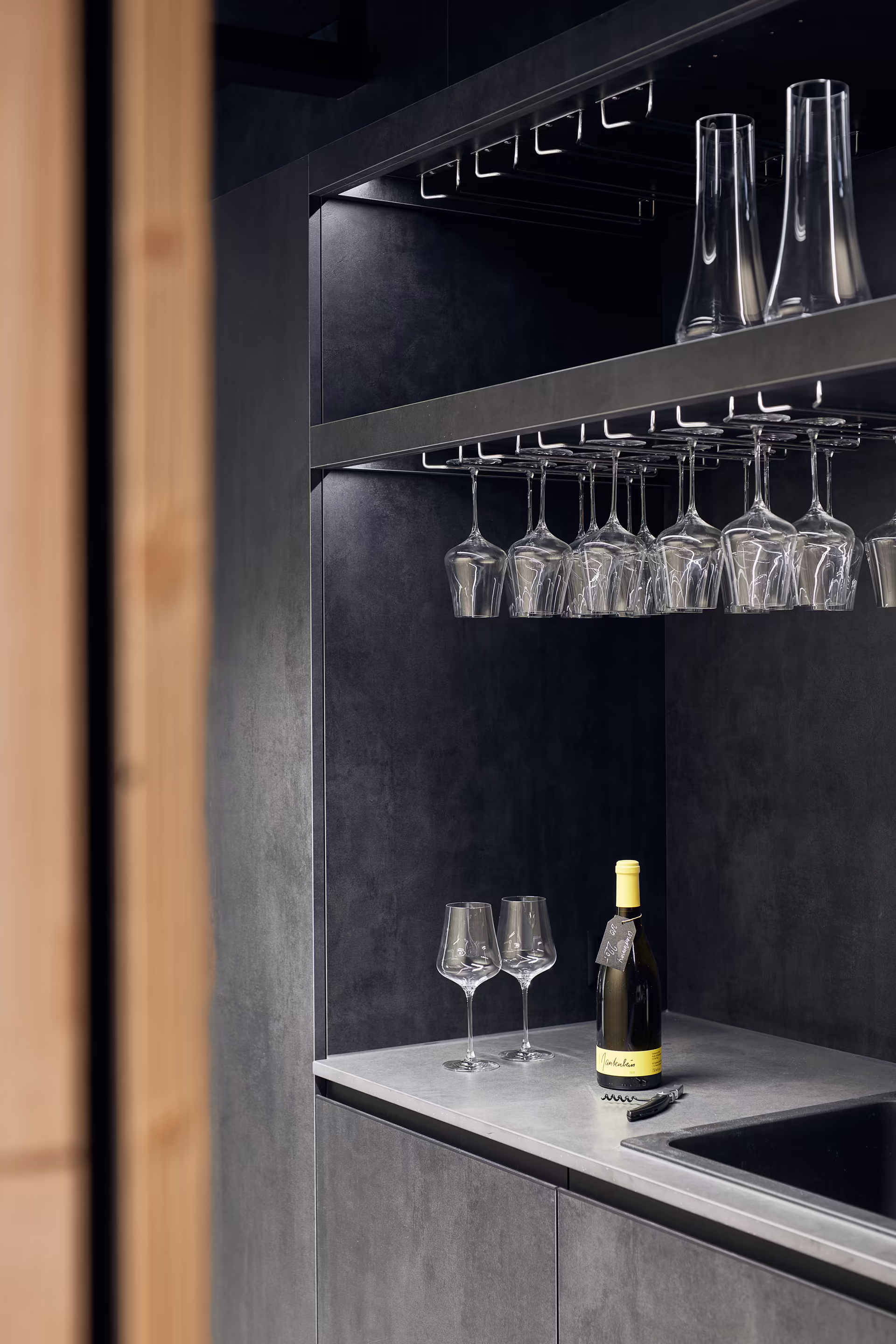 architecture interior vinovativ wine shop cham glass shelf