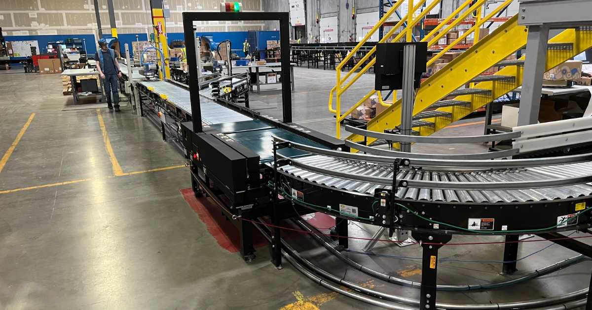 a2b fulfillment facility with automated conveyor belt