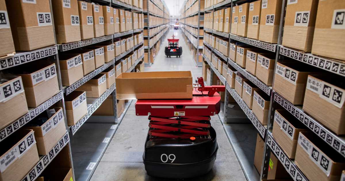 Invia robots working an a2b Fulfilment warehouse.