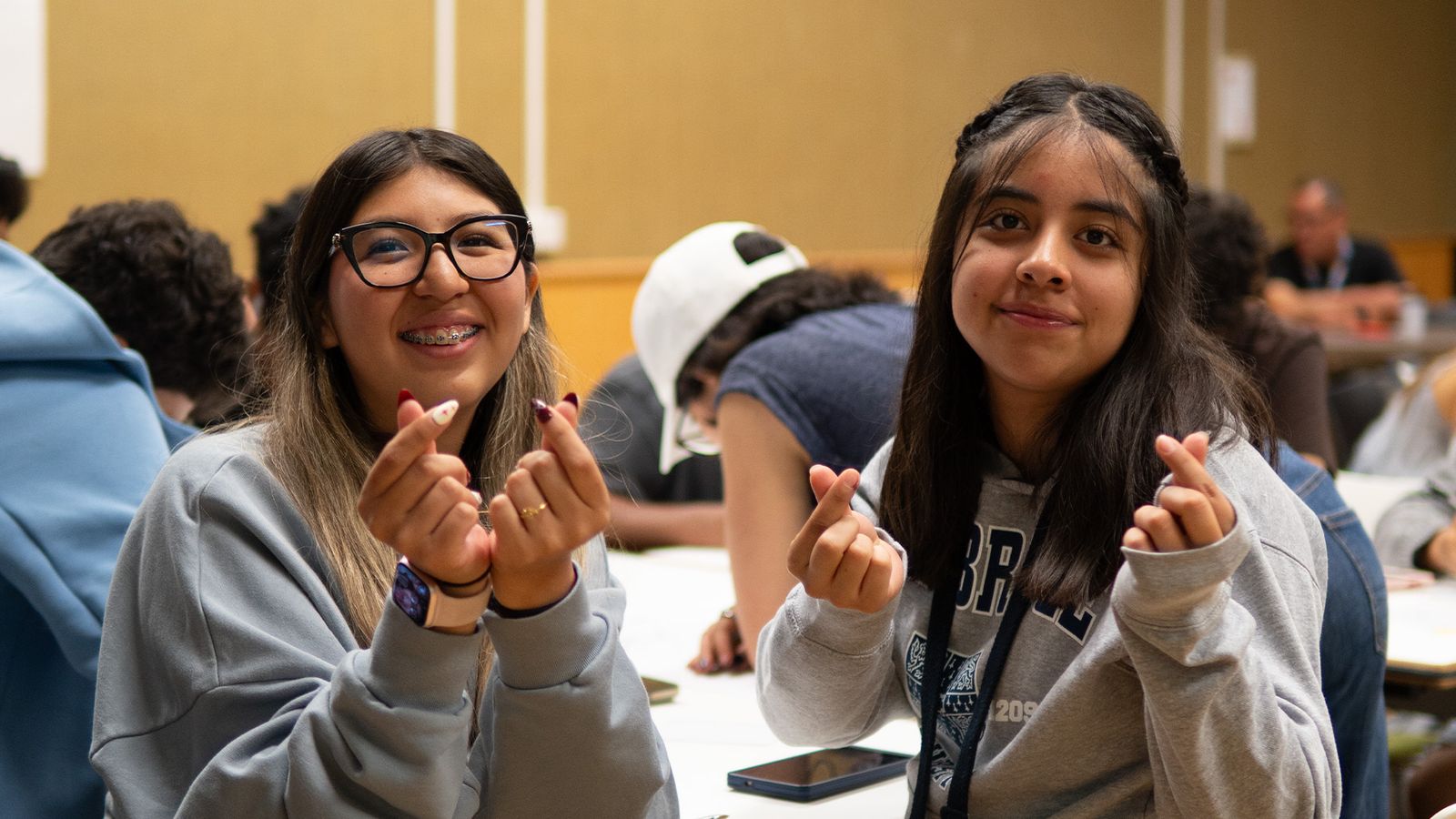 Estudiantes IKan en Londres y París