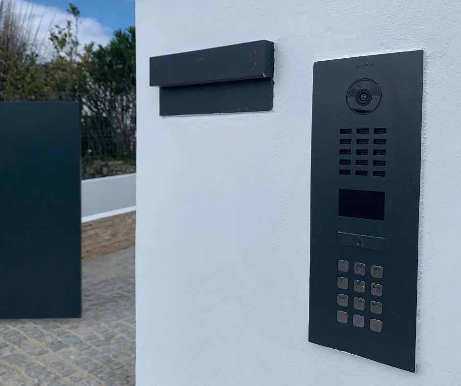 A security gate system