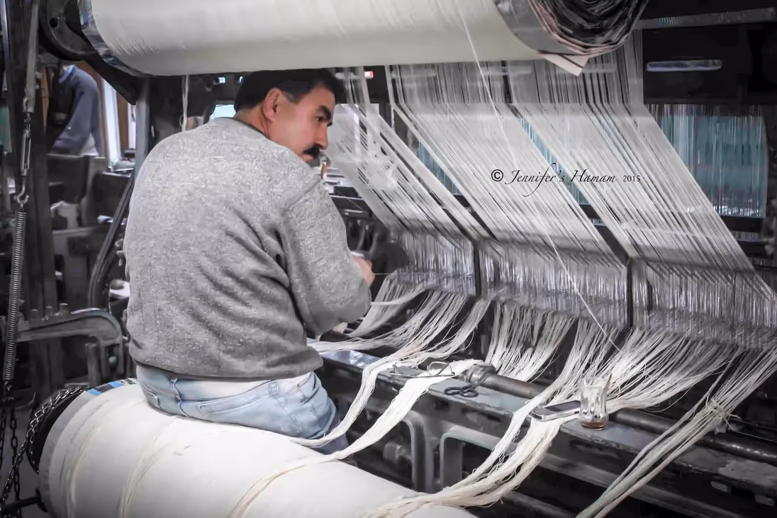 Threading a new roll of warp on the loom