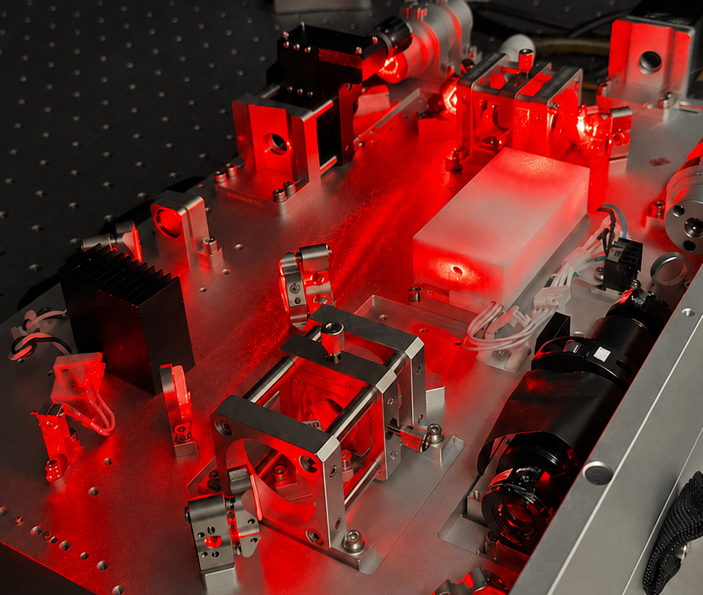 649 nm fiber laser