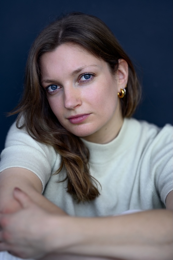 A picture of Emiel Bethenius Lohman at the grand piano