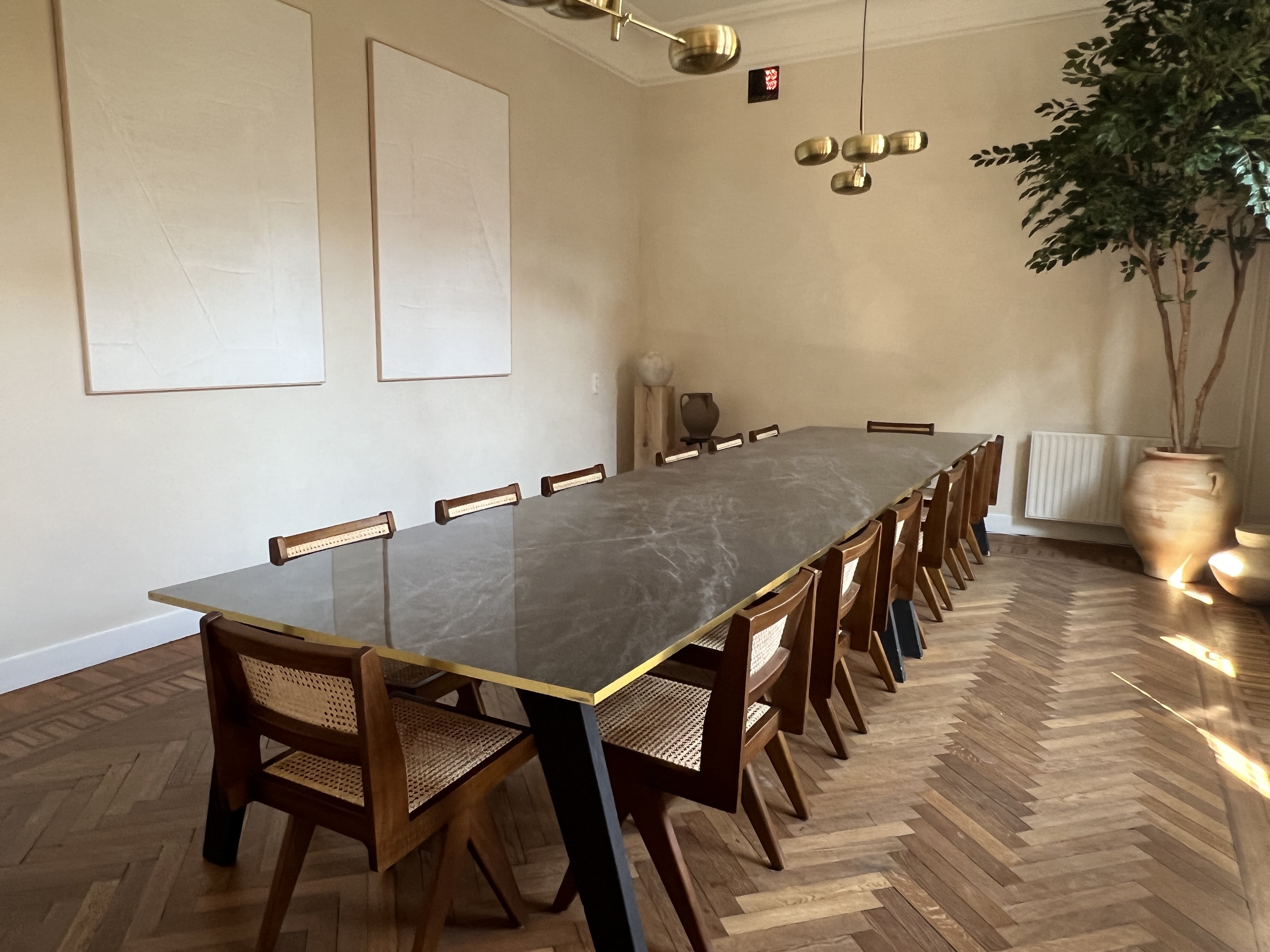 1. Creativegrounds - Meeting room-min.JPG