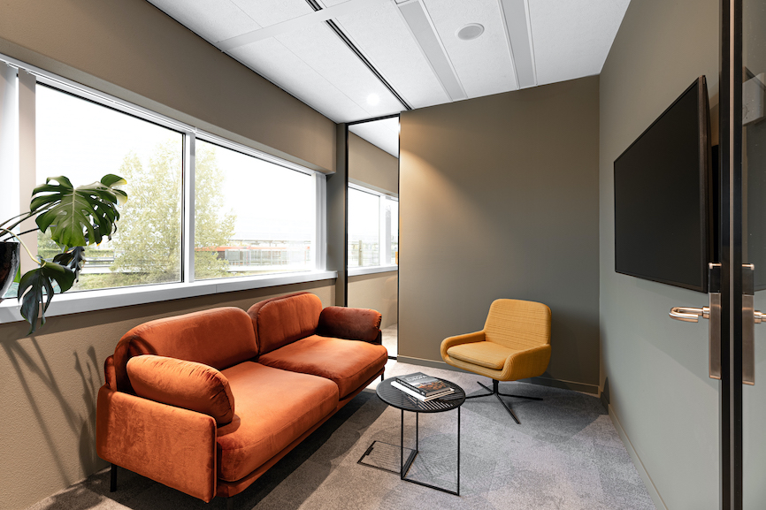 beyondfinal-Low-meeting room.jpg