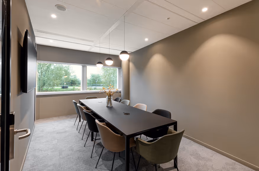 beyondfinal-low-meeting room(2).jpg