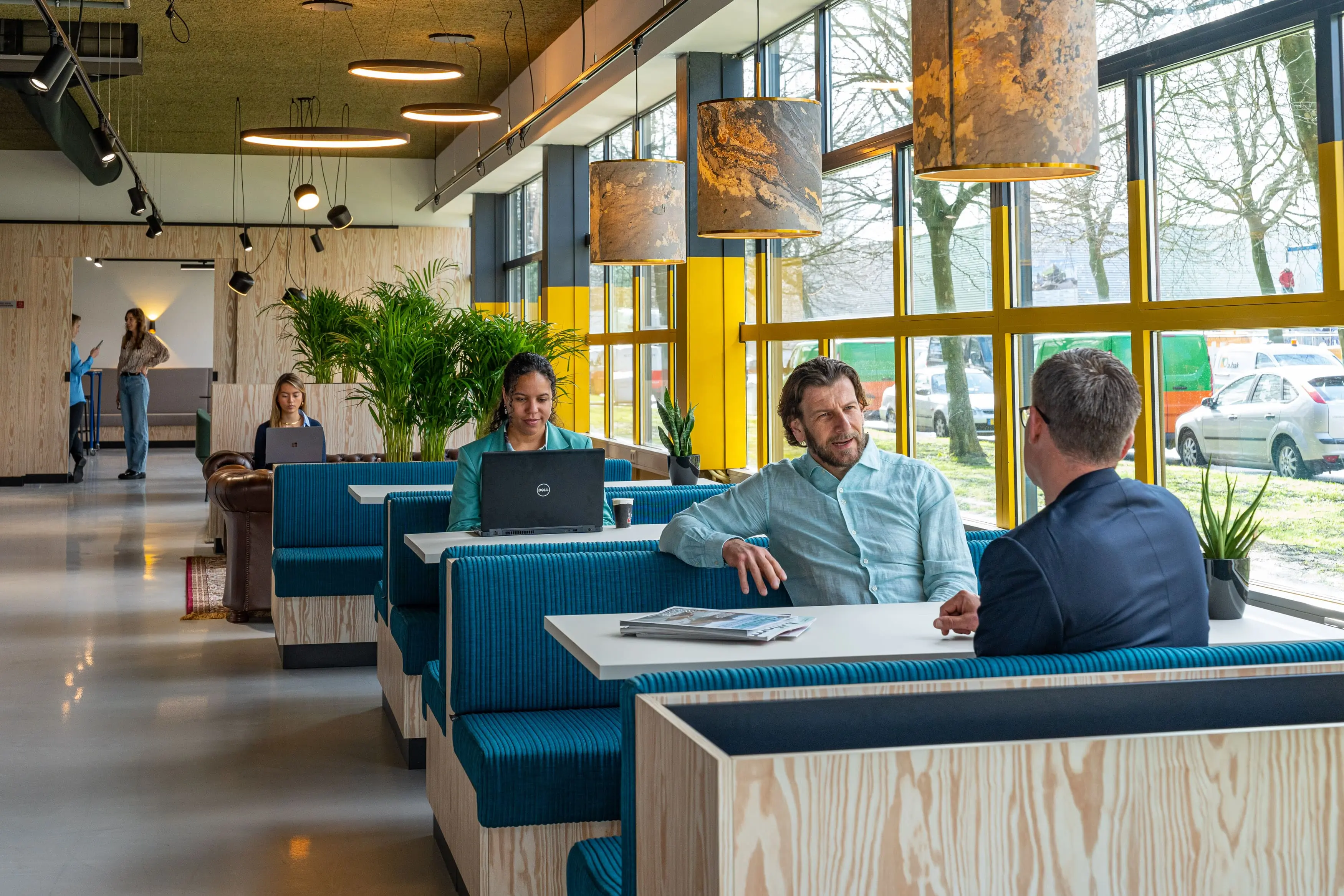 Kantoorruimte huren Amsterdam - lounge 8-min.webp